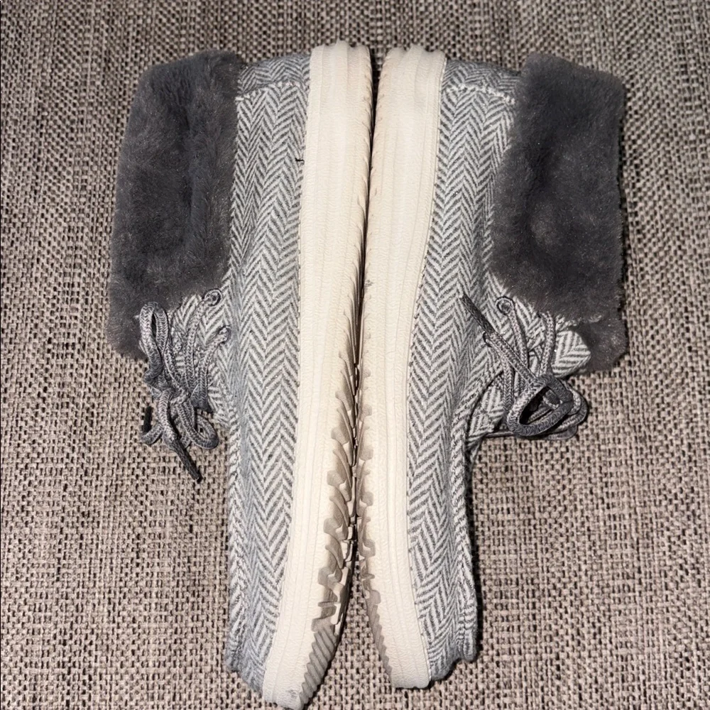 Hey Dude Women's Britt ankle boots in a grey herringbone pattern size 9 like new